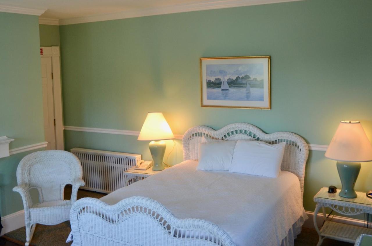 Sands Of Time Motor Inn & Harbor House Woods Hole Exterior photo